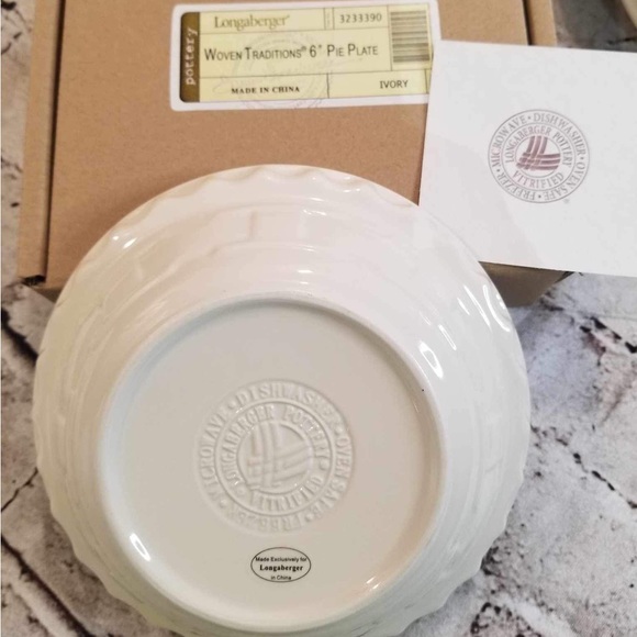 NWT Longaberger Pie Plate with Lid - Picture 7 of 7